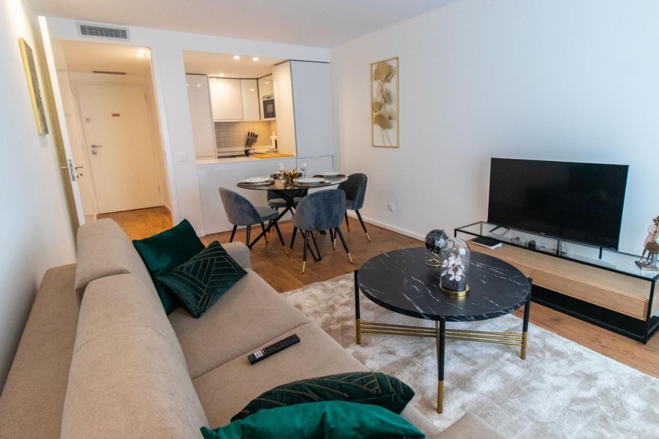 Stunning Apartment W/ Free Parking By Lovelystay Порто Екстериор снимка